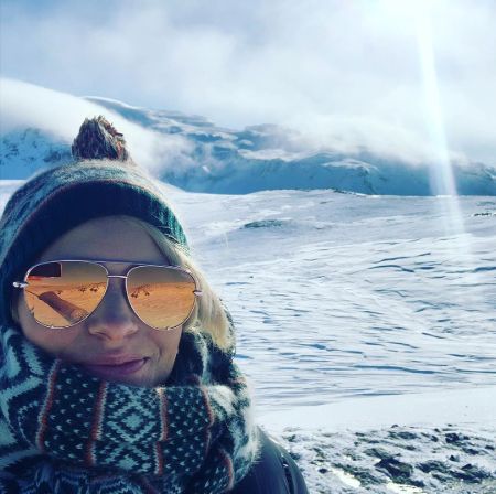 Rachel Reichard  poses a picture at the mountains.